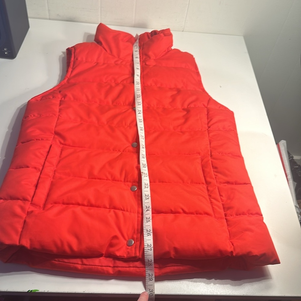 OLD NAVY Red Puffer Vest Size Medium - Picture 11 of 11